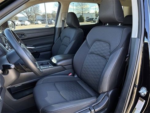 Used 2024 Nissan Pathfinder S image 25