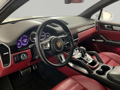 Used 2022 Porsche Cayenne Turbo AWD/4WD image 16