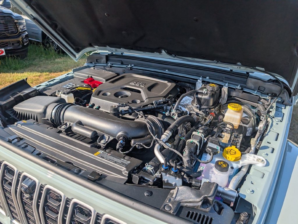 New 2026 Jeep Wrangler Unlimited Sahara AWD/4WD image 32