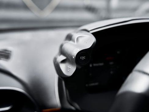 Used 2024 McLaren Artura image 54