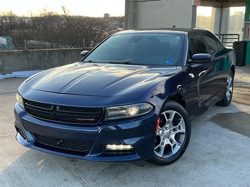 Used 2016 Dodge Charger SXT w/ AWD Premium Group image 2