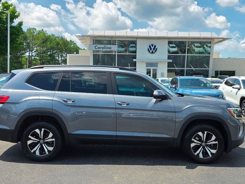 Used 2024 Volkswagen Atlas SE FWD image 6