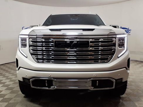 Used 2024 GMC Sierra 1500 Denali w/ Technology Package AWD/4WD image 3