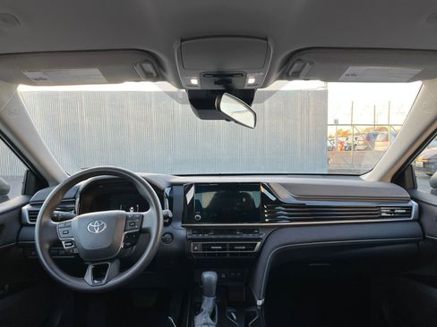 Used 2025 Toyota Camry LE image 32