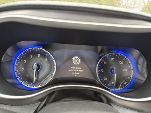 New 2026 Chrysler Pacifica Select AWD/4WD image 17