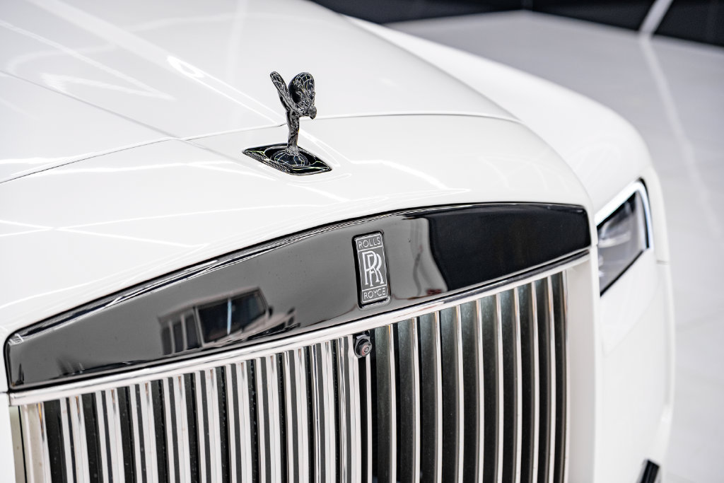 Used 2025 Rolls-Royce Cullinan Black Badge AWD/4WD image 8