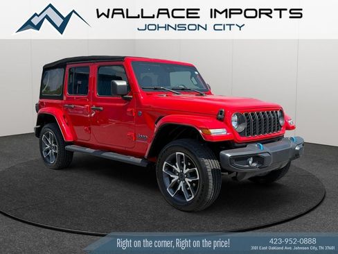 Used 2024 Jeep Wrangler Unlimited w/ Convenience Group AWD/4WD image 8