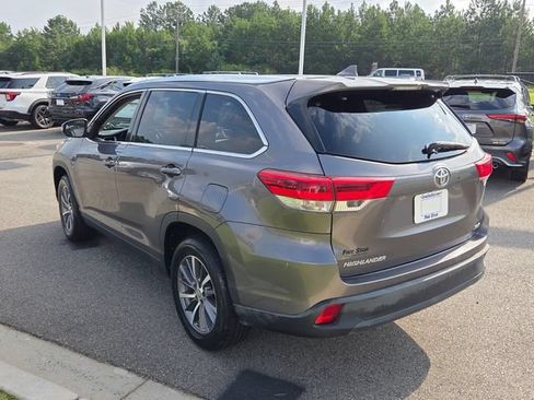 Used 2019 Toyota Highlander XLE FWD image 10