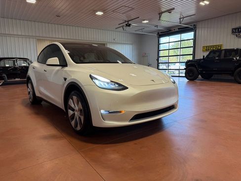 Used 2020 Tesla Model Y Long Range image 6