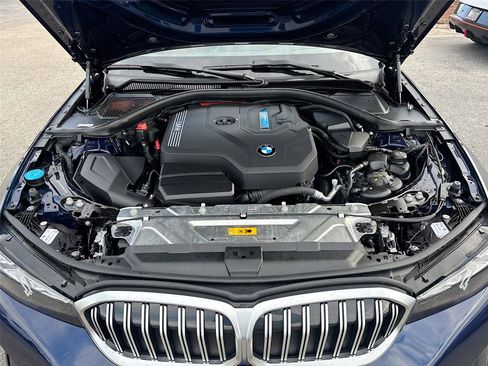 Used 2023 BMW 330e 330e w/ M Sport Package image 33