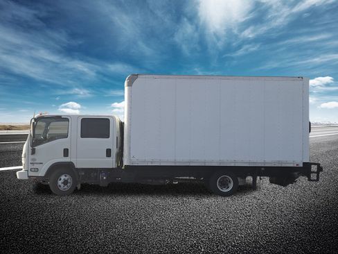 Used 2023 Isuzu NPR image 12