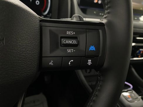 Used 2025 Nissan Rogue Platinum image 18