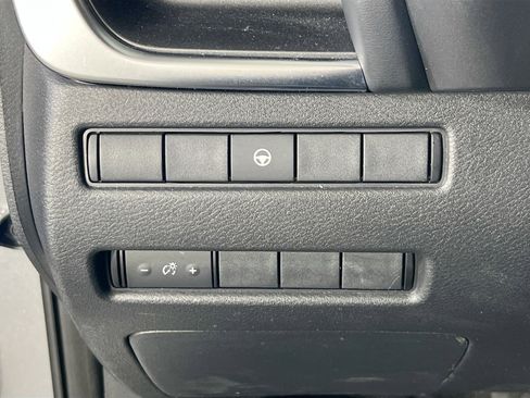 Used 2021 Nissan Rogue SV image 10