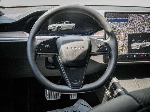 Used 2025 Tesla Model S image 6