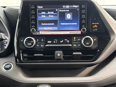 Used 2022 Toyota Highlander XLE image 19