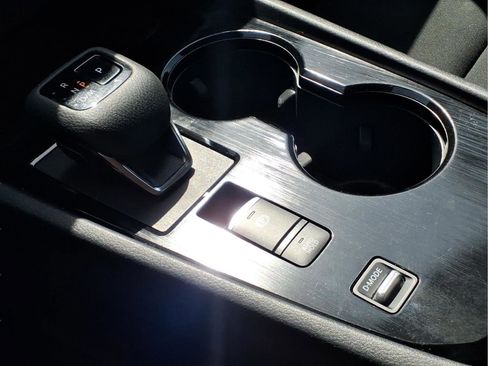 Used 2024 Nissan Rogue S image 10