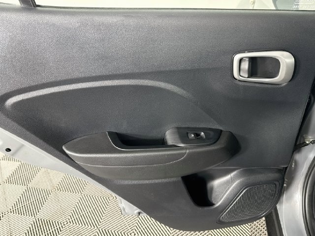 Used 2020 Hyundai Venue SE FWD image 22