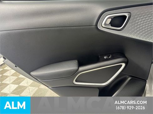 Used 2025 Kia Soul LX w/ LX Technology Package image 25