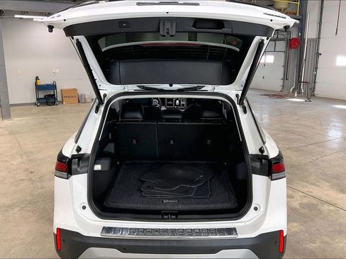 Used 2025 Volkswagen Tiguan SE AWD/4WD image 35