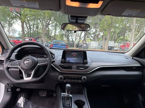 Used 2025 Nissan Altima 2.5 SV image 29