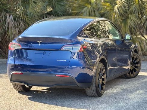 Used 2022 Tesla Model Y Long Range image 12