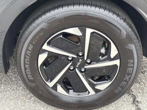 Used 2025 Kia Sportage LX image 10