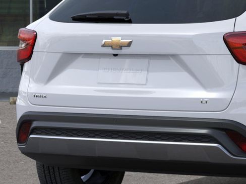 New 2026 Chevrolet Trax LT w/ Driver Confidence Package FWD image 14