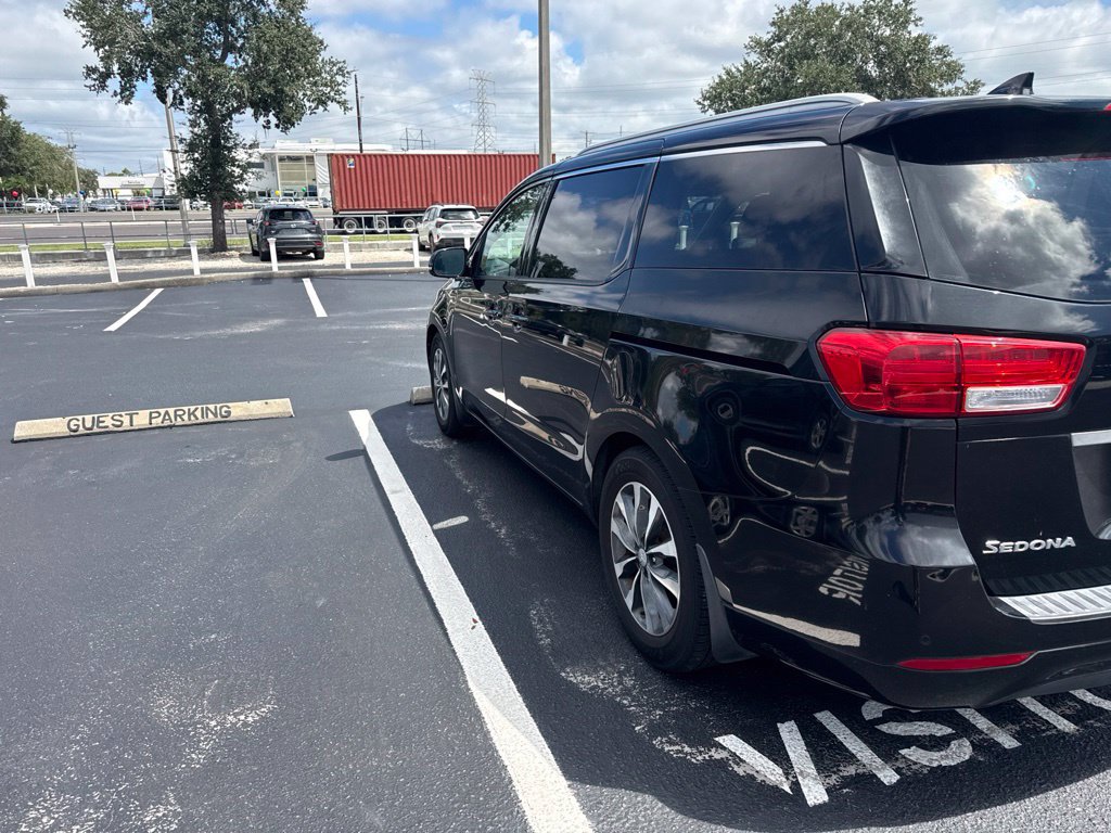 Used 2016 Kia Sedona SX FWD image 3