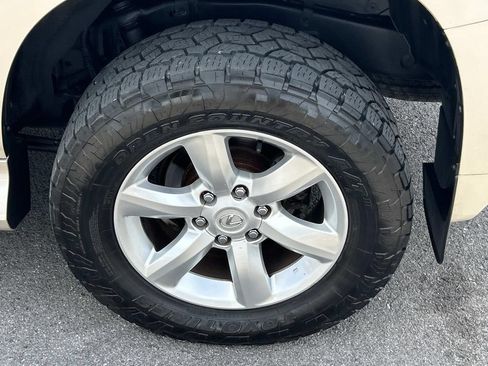 Used 2011 Lexus GX 460 Premium AWD/4WD image 17