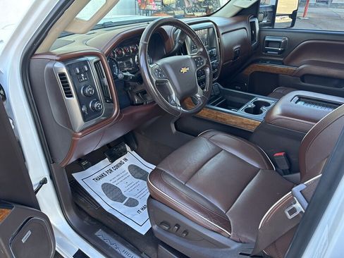 Used 2019 Chevrolet Silverado 2500 High Country image 9