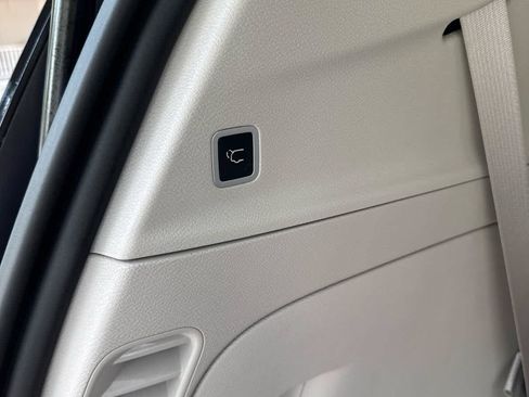 Used 2021 Chrysler Pacifica Touring-L w/ Premium & Safety Sphere Group FWD image 14