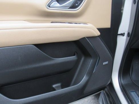 Used 2024 Chevrolet Suburban Premier image 18