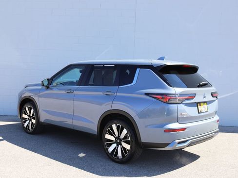 Used 2025 Mitsubishi Outlander SE image 28