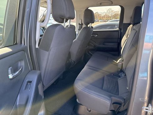 Used 2023 Nissan Frontier SV image 9