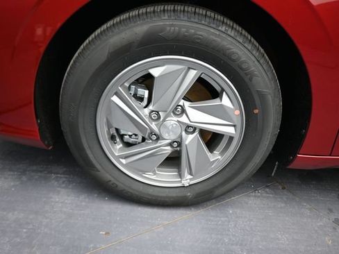 Certified 2026 Hyundai Elantra SE FWD image 21
