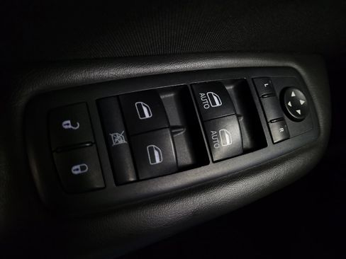 Used 2015 Chrysler 200 Limited FWD image 27