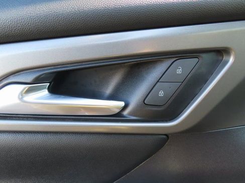 Used 2024 Chevrolet Traverse LS image 12