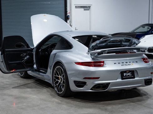Used 2014 Porsche 911 Turbo S w/ Light Design Package AWD/4WD image 33