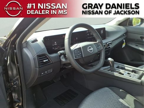 New 2026 Nissan Sentra SV w/ SV Convenience Package FWD image 9