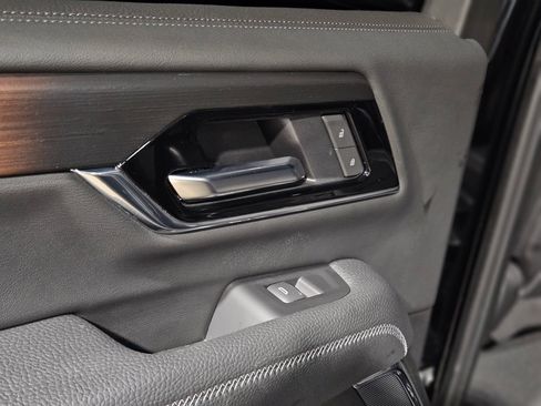 Used 2025 GMC Yukon Denali w/ Sun & Power Step Package image 35