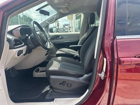 Used 2020 Chrysler Voyager LX w/ Cold Weather Group FWD image 9