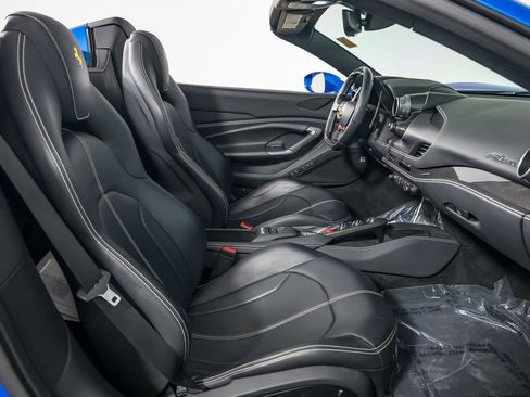 Certified 2021 Ferrari F8 Tributo image 32