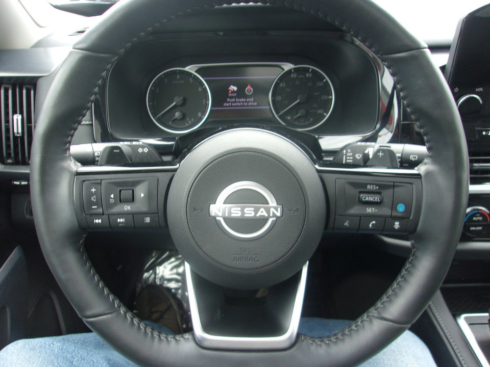 Used 2025 Nissan Pathfinder SL w/ SL Premium Package AWD/4WD image 13