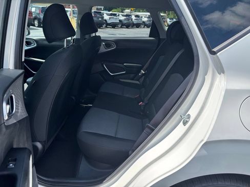Used 2025 Kia Soul LX w/ LX Technology Package FWD image 21