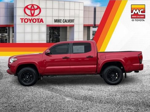 Used 2022 Toyota Tacoma SR5 w/ Technology Package RWD image 2