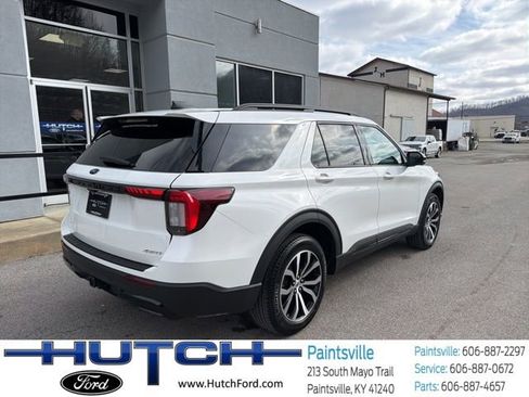 Used 2025 Ford Explorer ST-Line AWD/4WD image 3