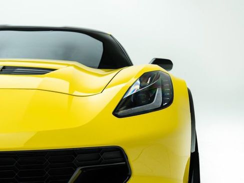 Used 2015 Chevrolet Corvette Z06 w/ 3LZ Preferred Equipment Group image 8