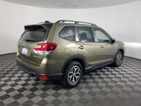 Used 2024 Subaru Forester Premium AWD/4WD image 4