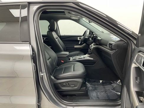 Used 2022 Ford Explorer XLT w/ Equipment Group 202A image 16