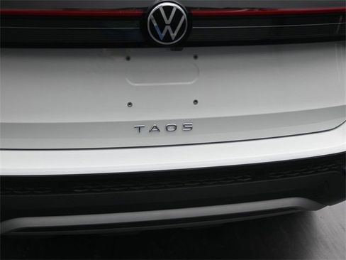 New 2025 Volkswagen Taos SE image 12